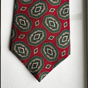 Geoffrey Beene 100% Italian Silk Made in USA Tie